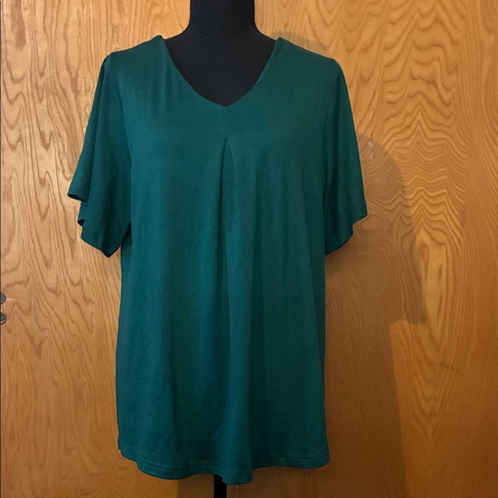 💙SALE💙BUNDLE & SAVE💙Elegant Green Women's Top